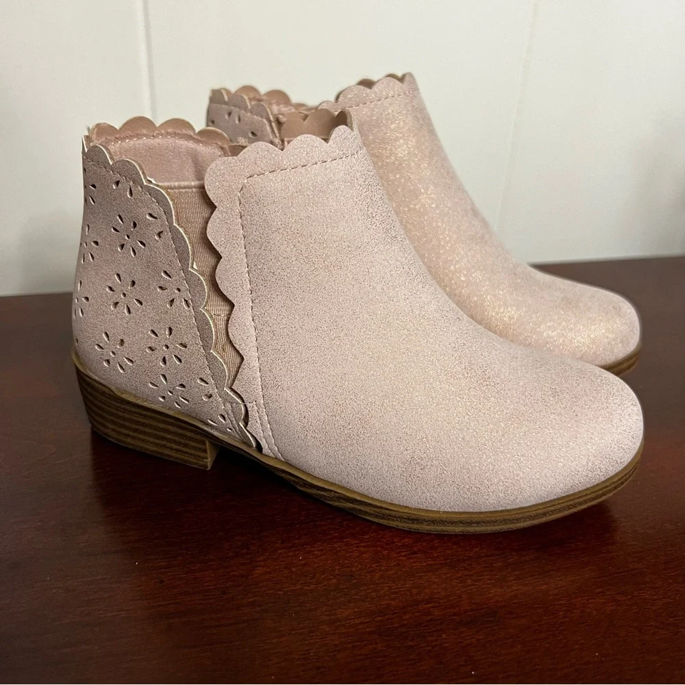 Thereabouts Girls Pima Stacked Heel Booties faux suede Taupe Shimmer scalloped